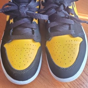 Air Jordan 1 Retro Mid Black/Yellow 640734-035